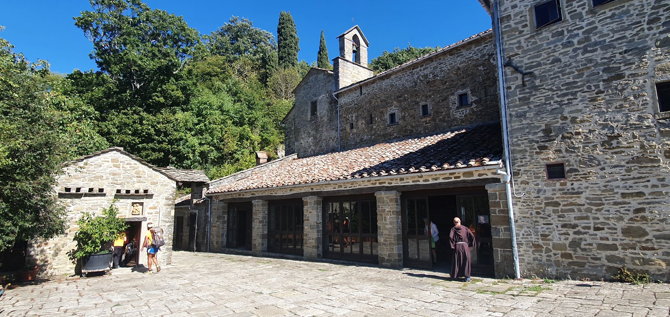 Giovani A Piedi A La Verna Sulle Orme Di San Francesco E SantAntonio